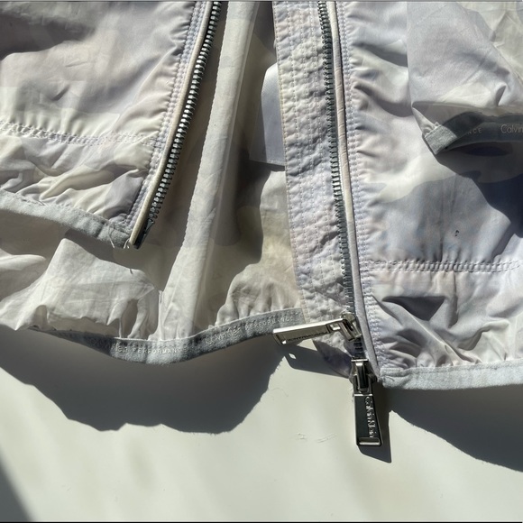 Calvin Klein white camo rain jacket in great condition - Picture 3 of 5